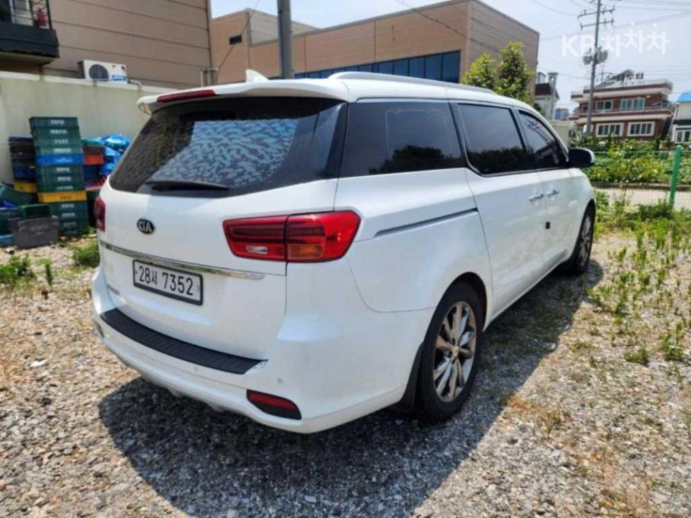 Kia Carnival — miniaturë 5