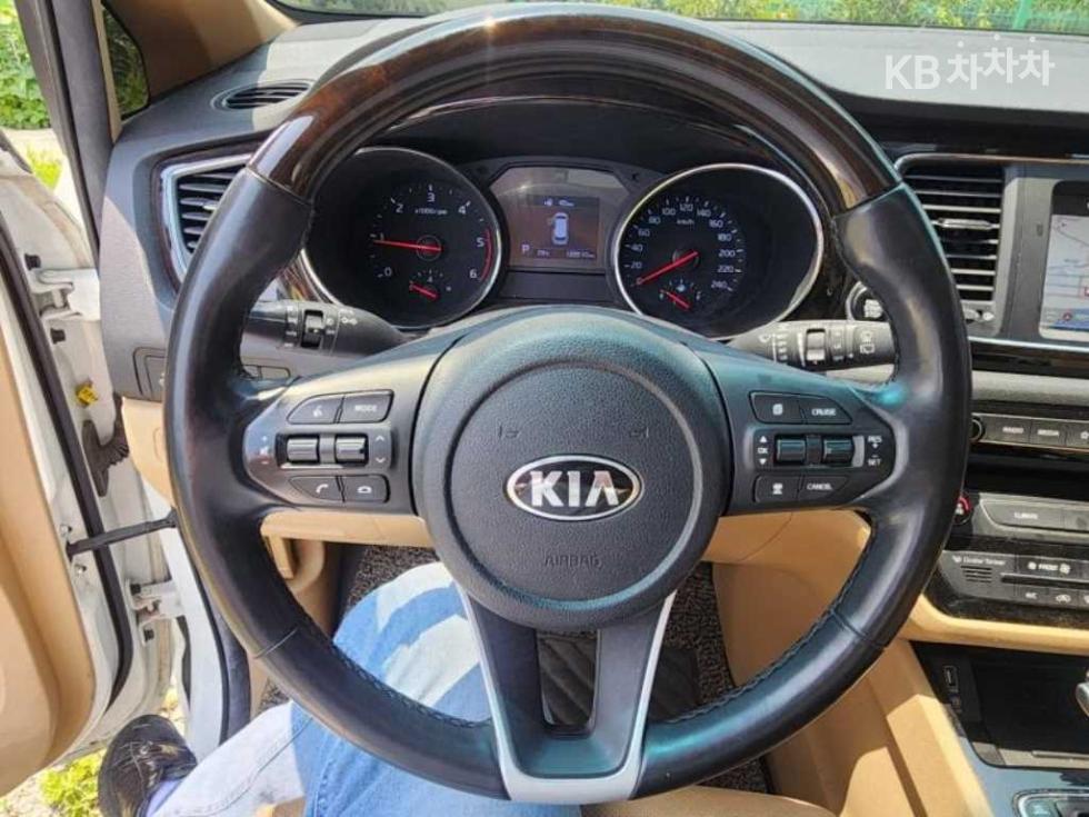 Kia Carnival — miniaturë 8
