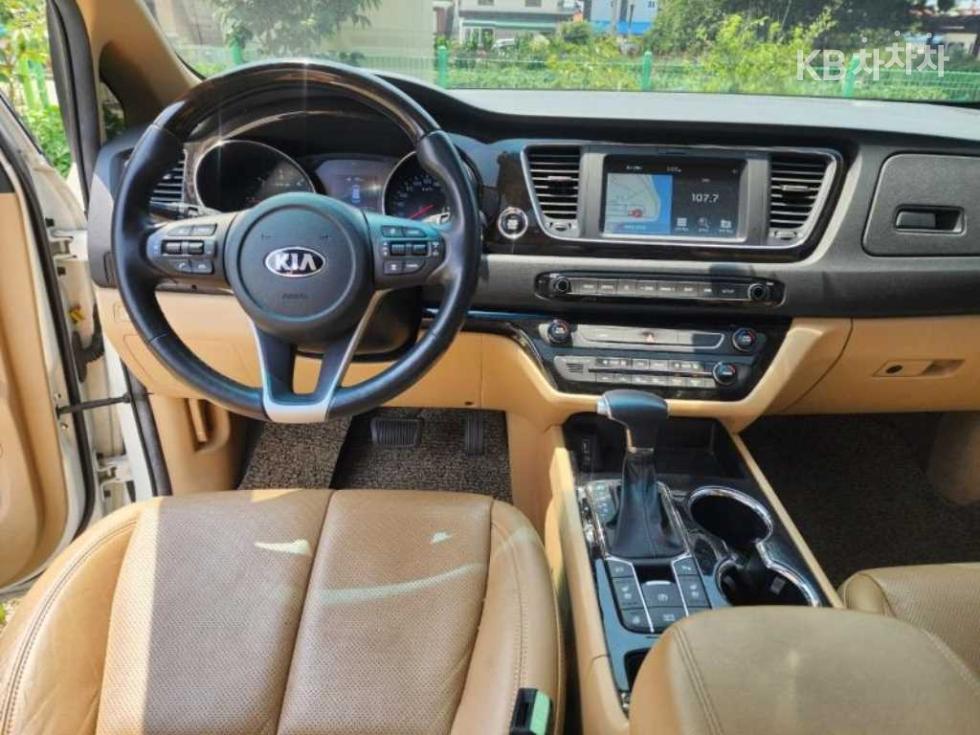 Kia Carnival — miniaturë 9