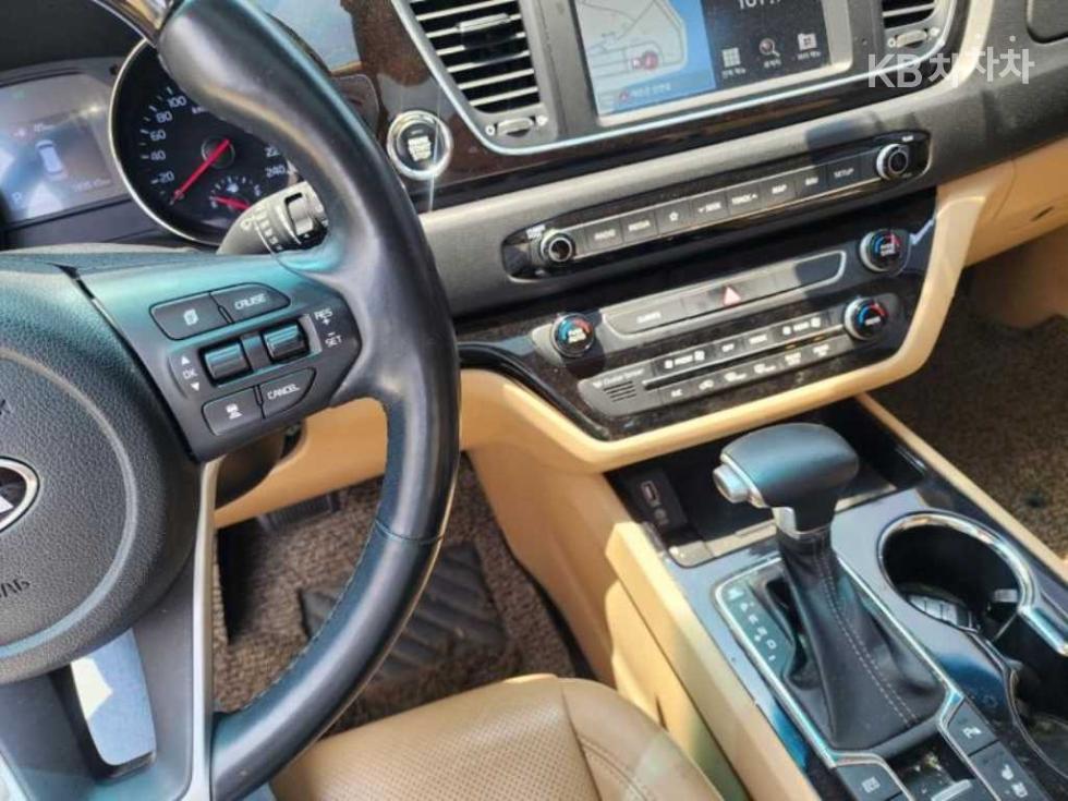 Kia Carnival — miniaturë 10