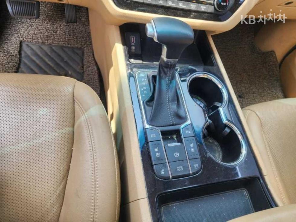 Kia Carnival — miniaturë 11