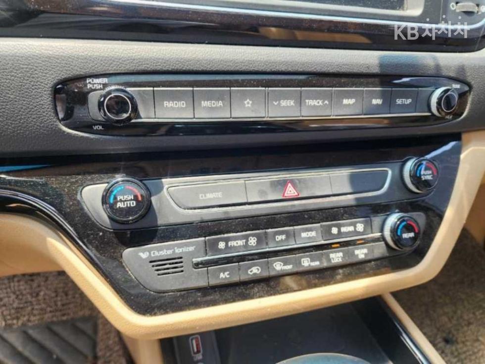 Kia Carnival — miniaturë 12