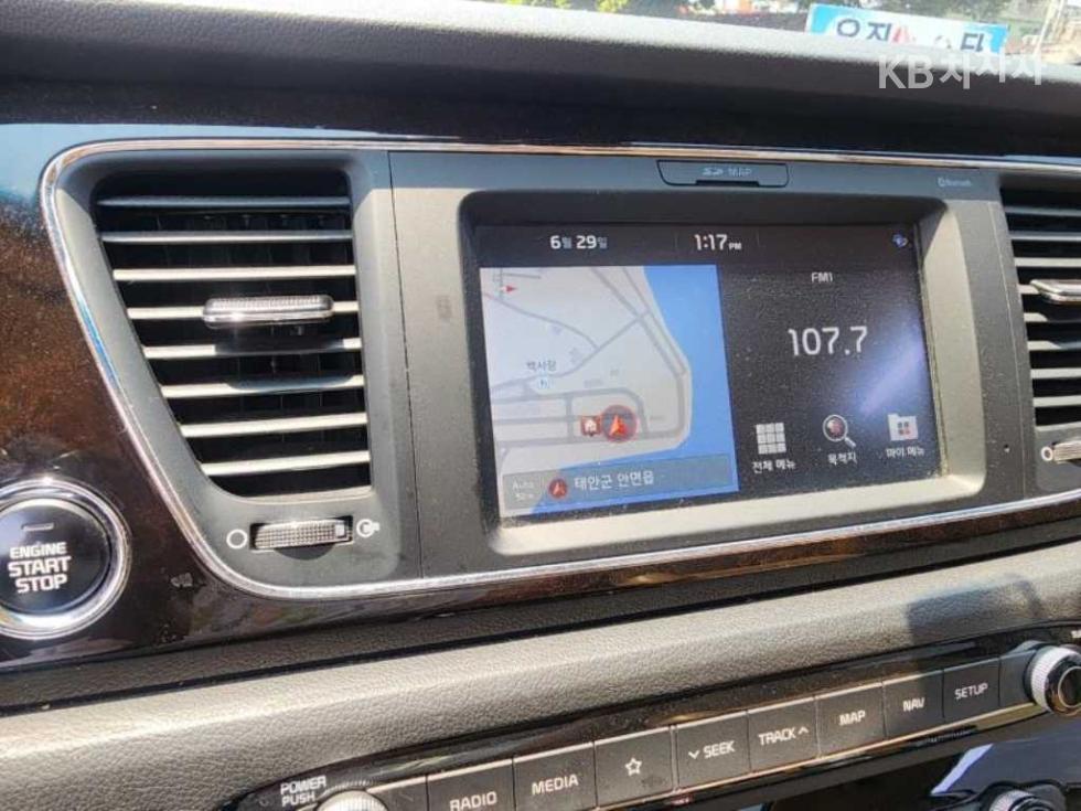 Kia Carnival — miniaturë 15