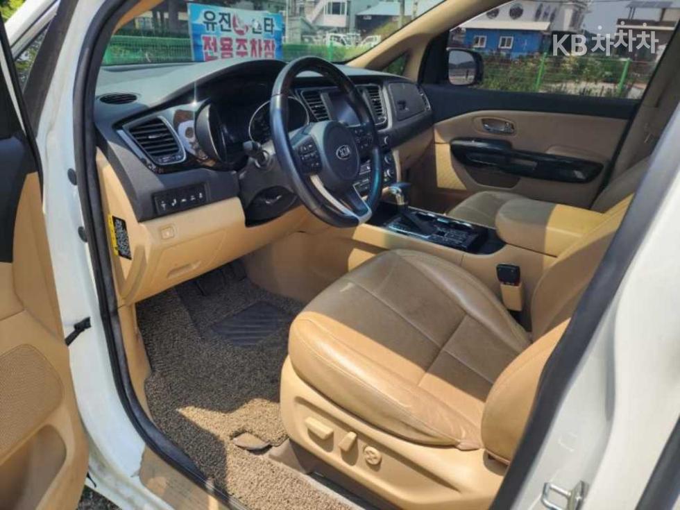 Kia Carnival — miniaturë 16