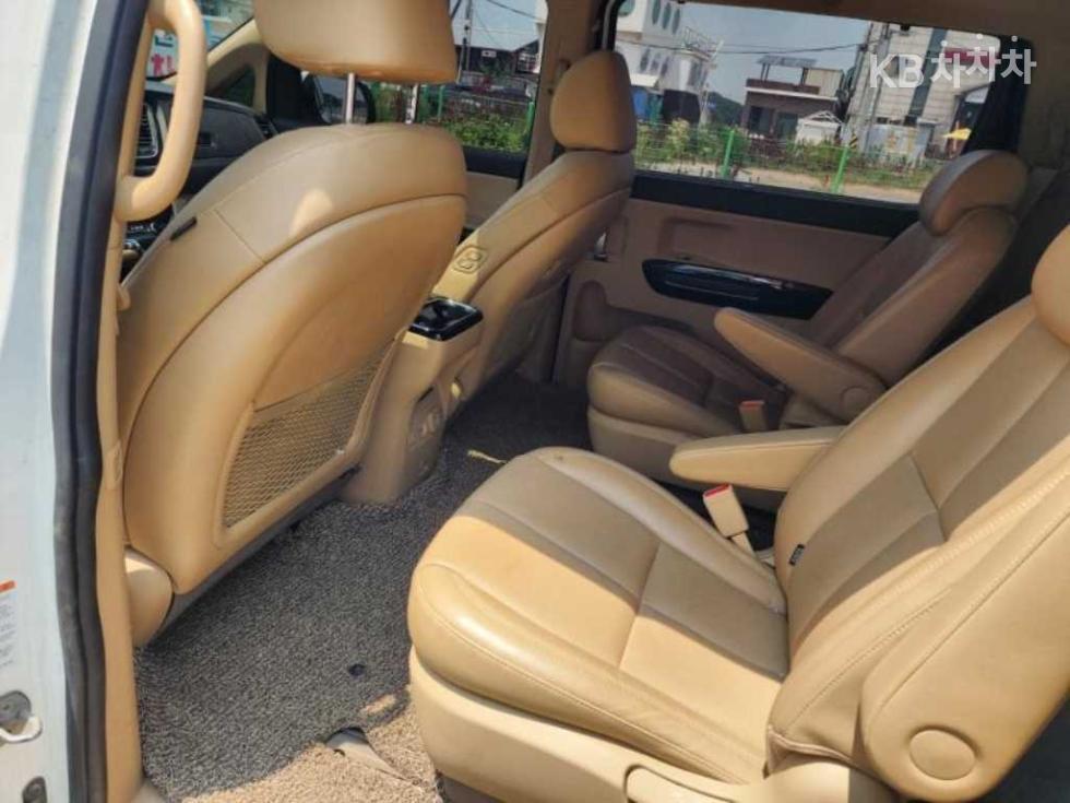 Kia Carnival — miniaturë 17
