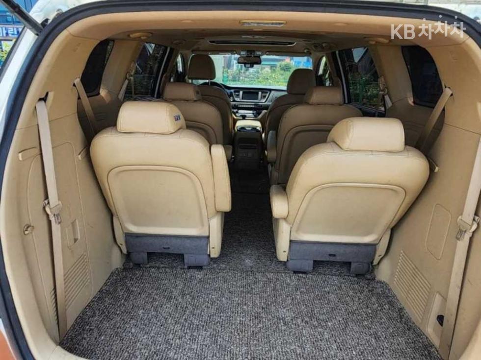 Kia Carnival — miniaturë 18