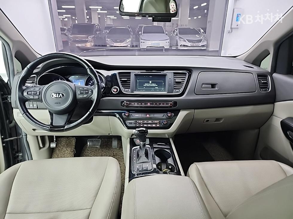 Kia Carnival — miniaturë 7