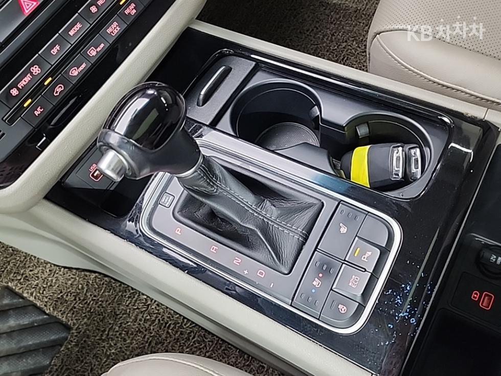 Kia Carnival — miniaturë 8
