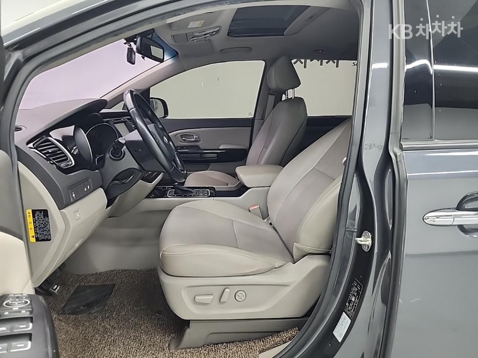 Kia Carnival — miniaturë 11
