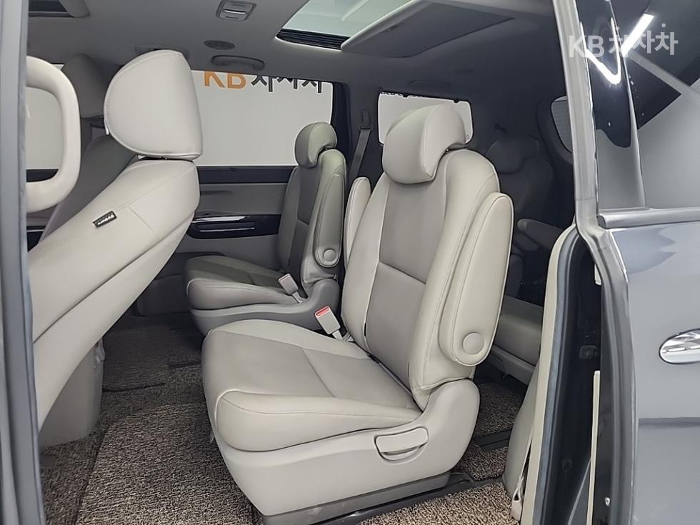 Kia Carnival — miniaturë 12