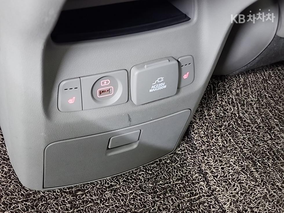 Kia Carnival — miniaturë 14