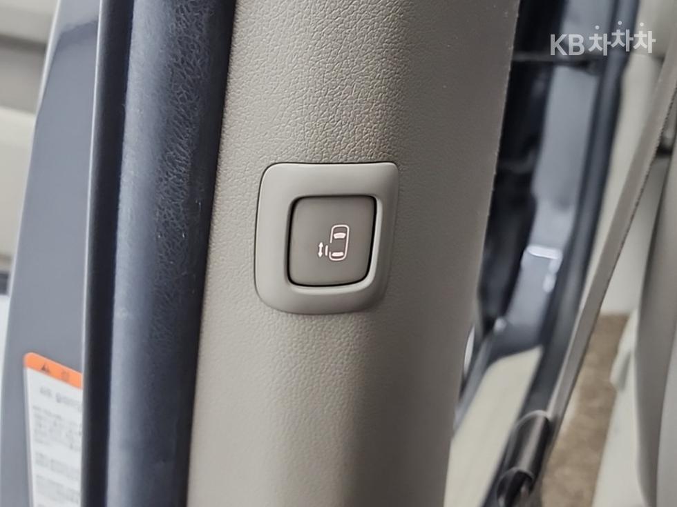 Kia Carnival — miniaturë 15
