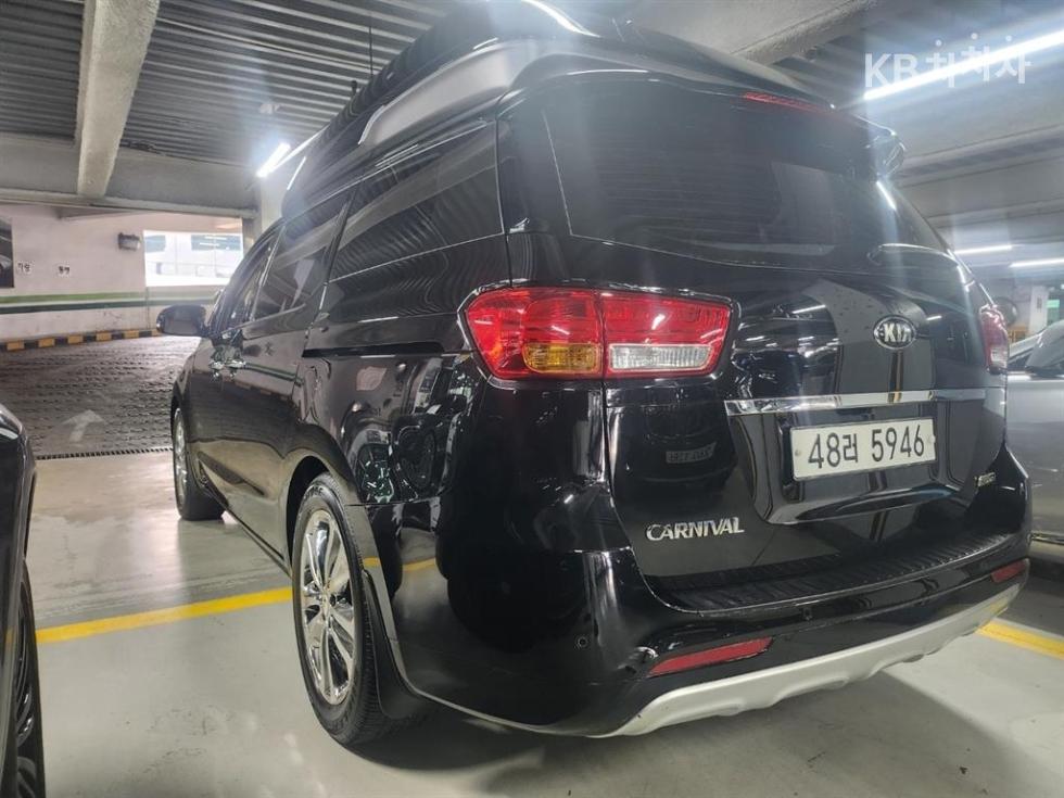 Kia Carnival — miniaturë 4