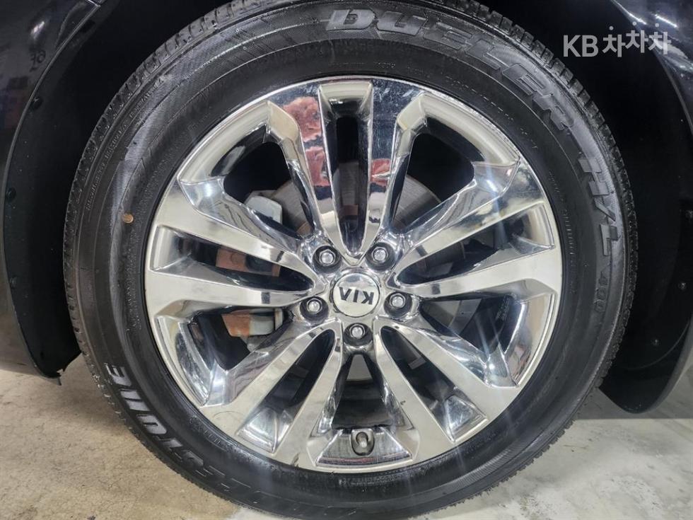 Kia Carnival — miniaturë 5