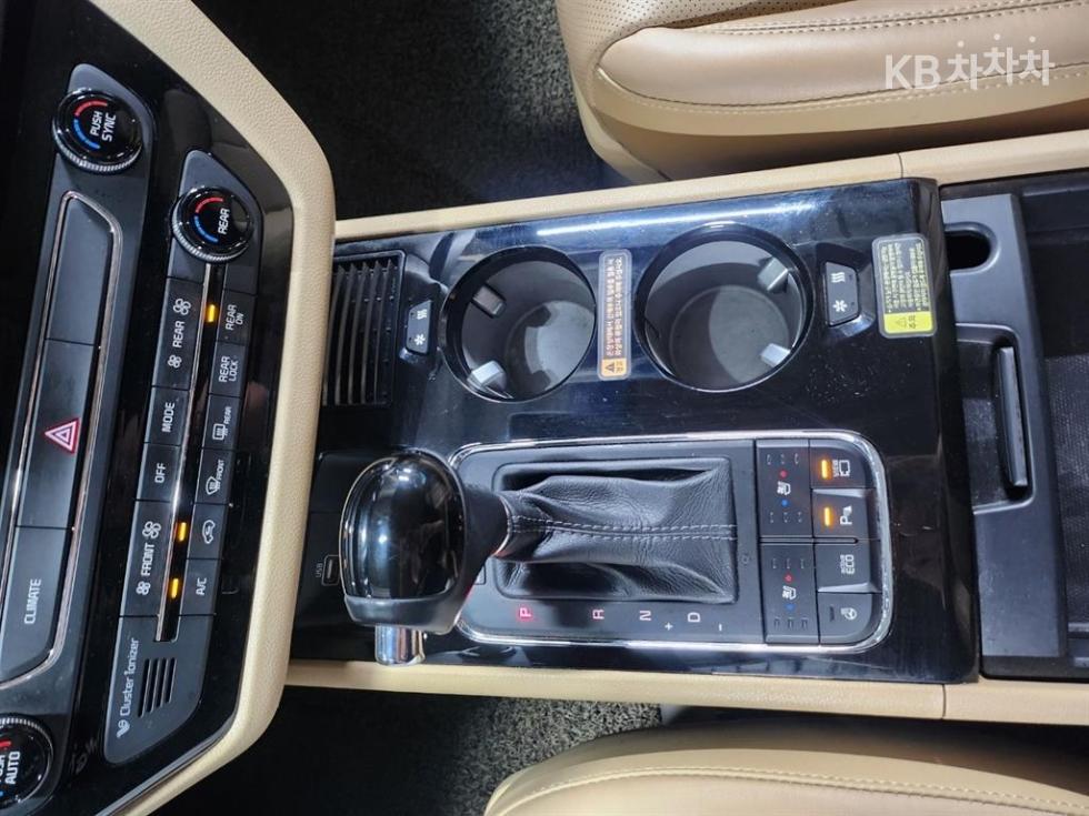 Kia Carnival — miniaturë 9