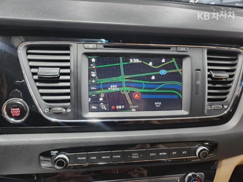 Kia Carnival — miniaturë 10