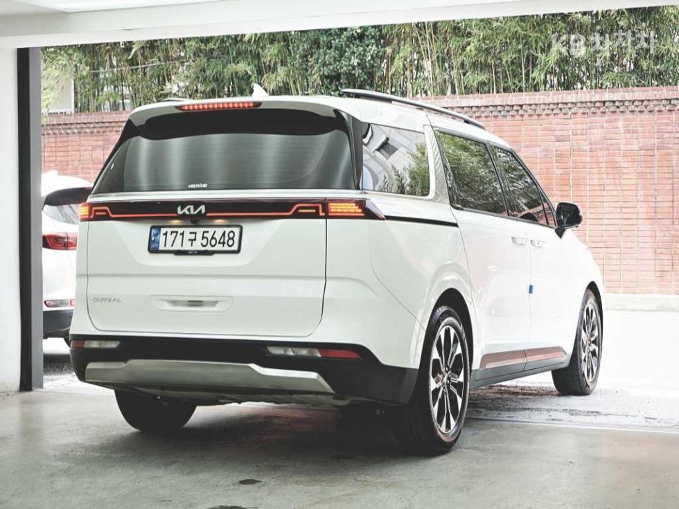 Kia Carnival — miniaturë 3