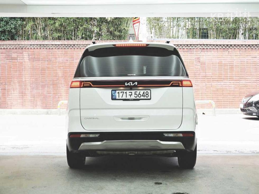 Kia Carnival — miniaturë 4