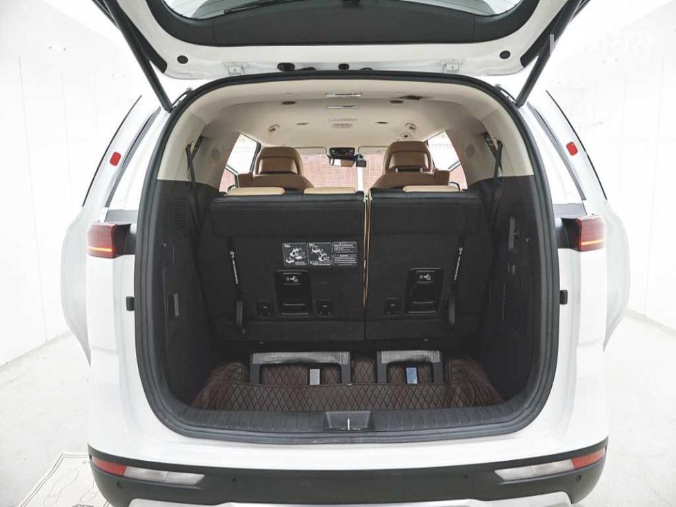Kia Carnival — miniaturë 5