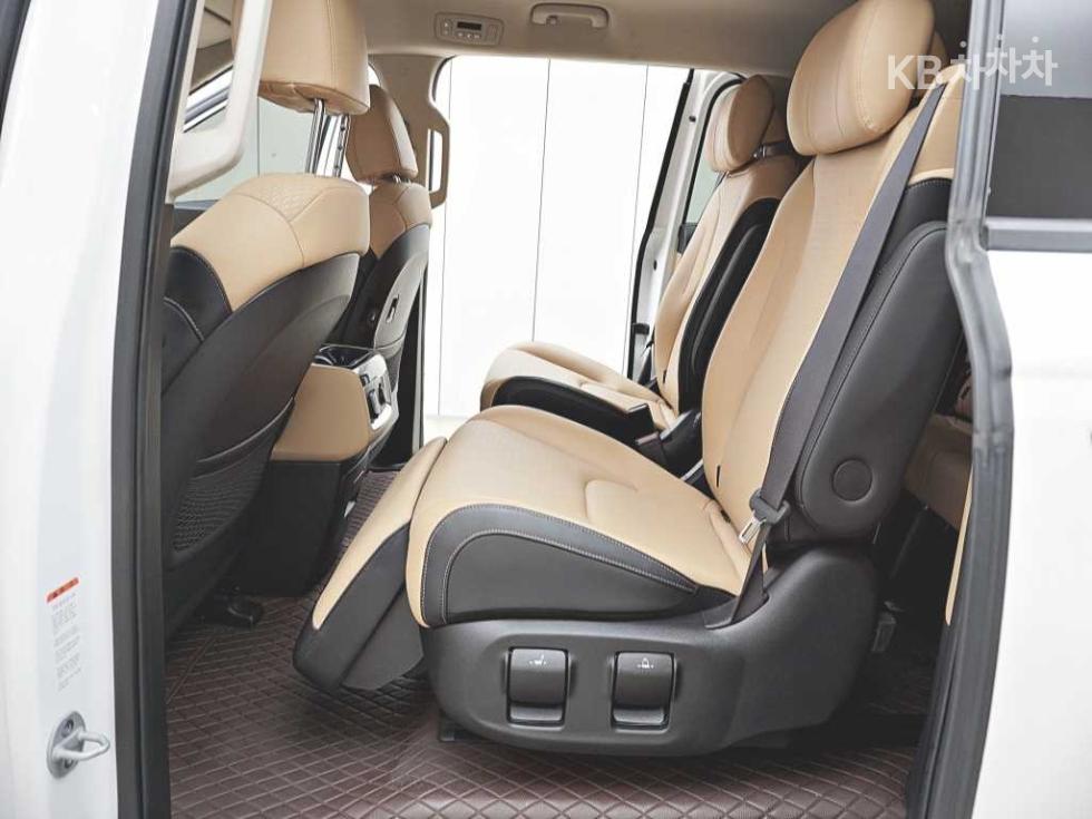 Kia Carnival — miniaturë 8