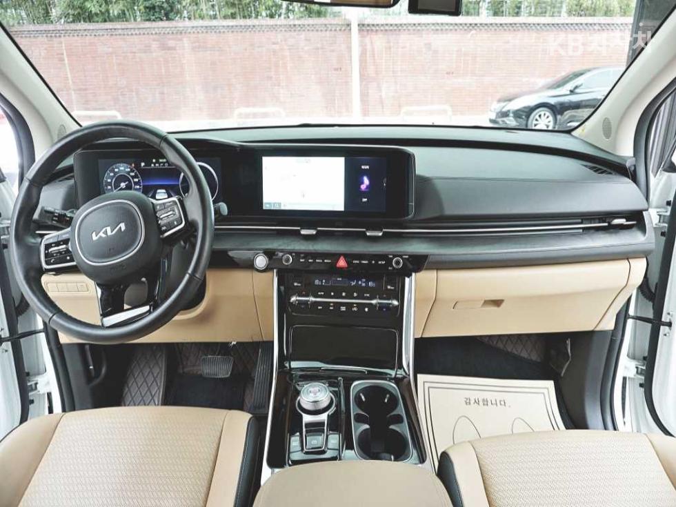 Kia Carnival — miniaturë 10