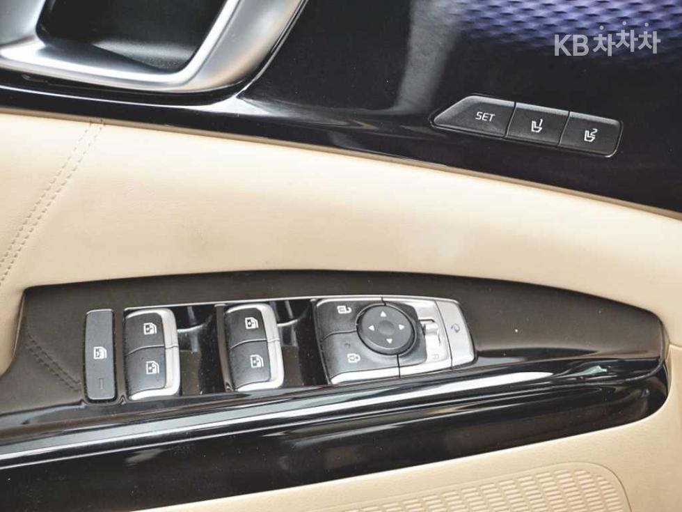 Kia Carnival — miniaturë 18
