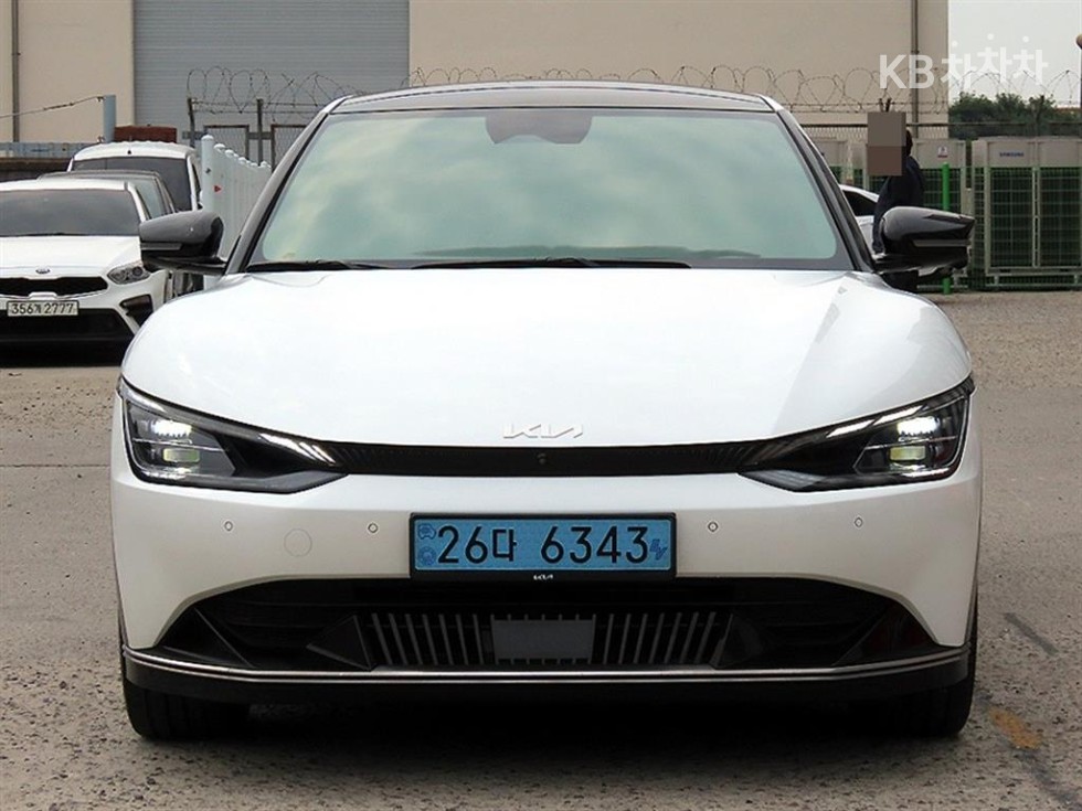 기아 EV6 2021년식 기아 EV6 롱 레인지 2WD 어스