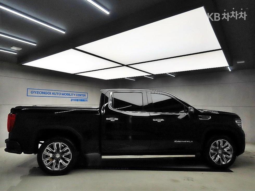 2023 GMC GMC photo