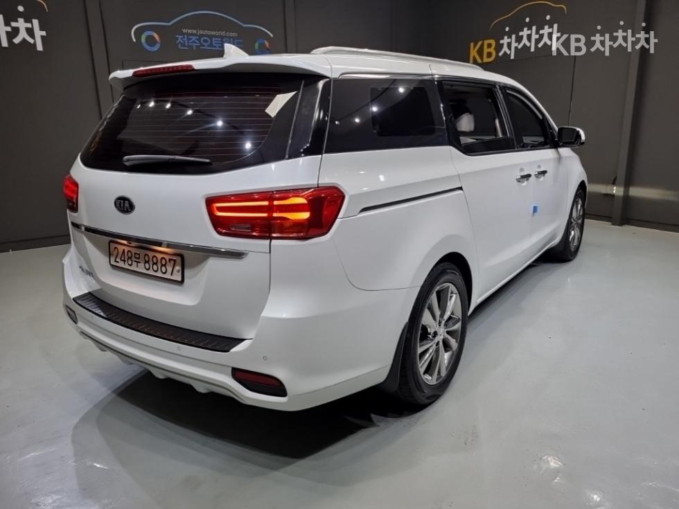 Kia Carnival — miniaturë 6