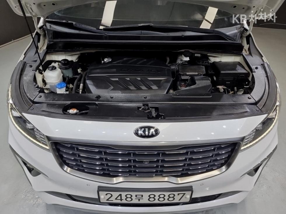 Kia Carnival — miniaturë 8