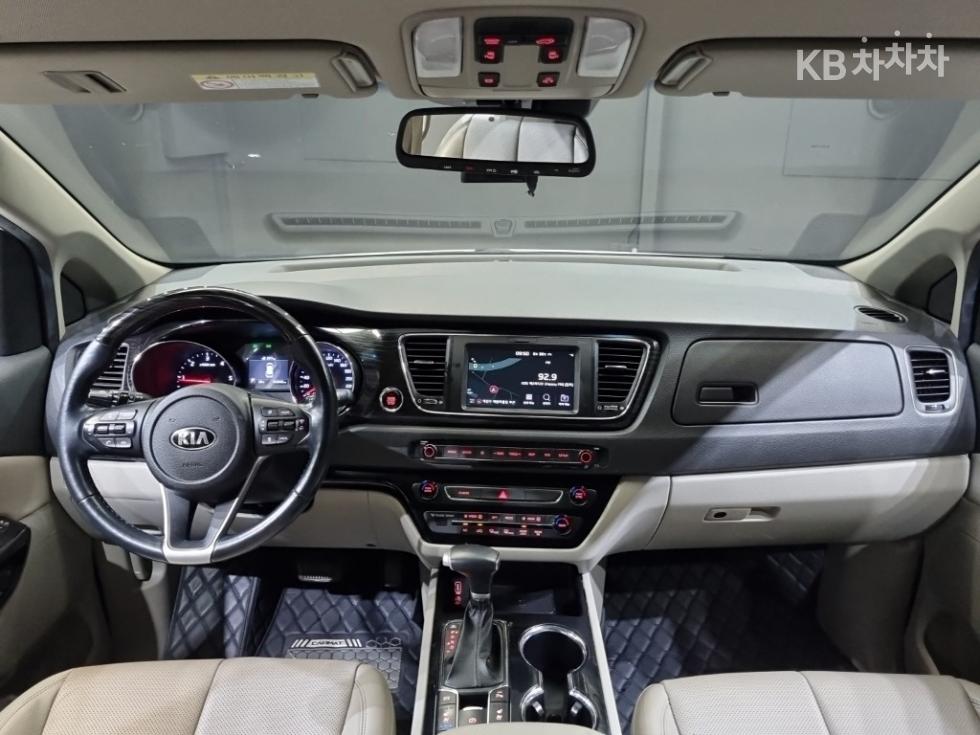 Kia Carnival — miniaturë 9