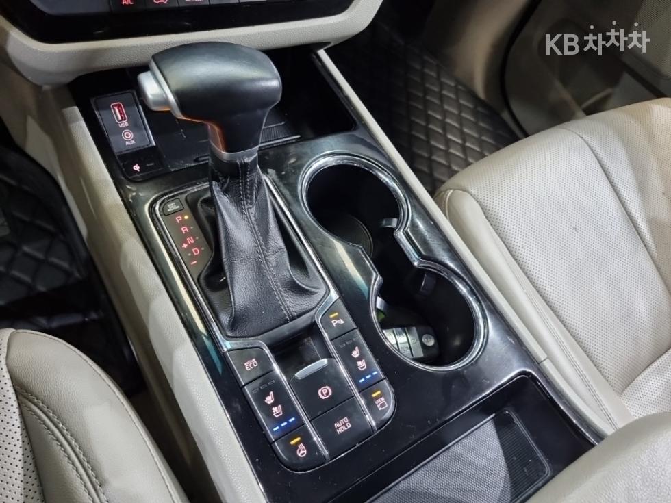 Kia Carnival — miniaturë 14