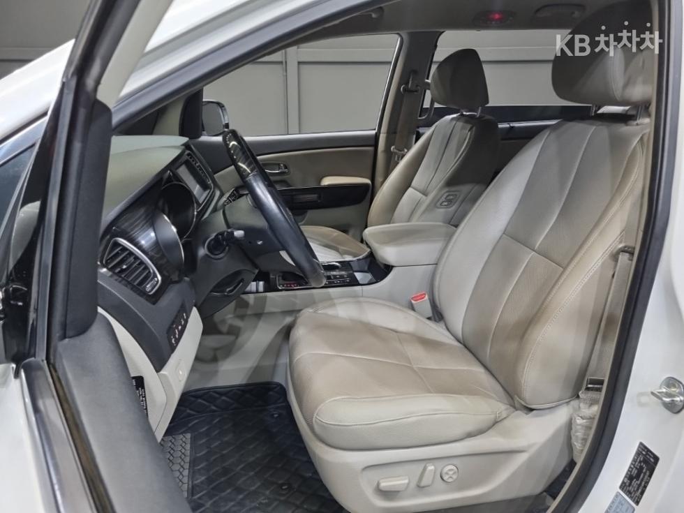 Kia Carnival — miniaturë 16