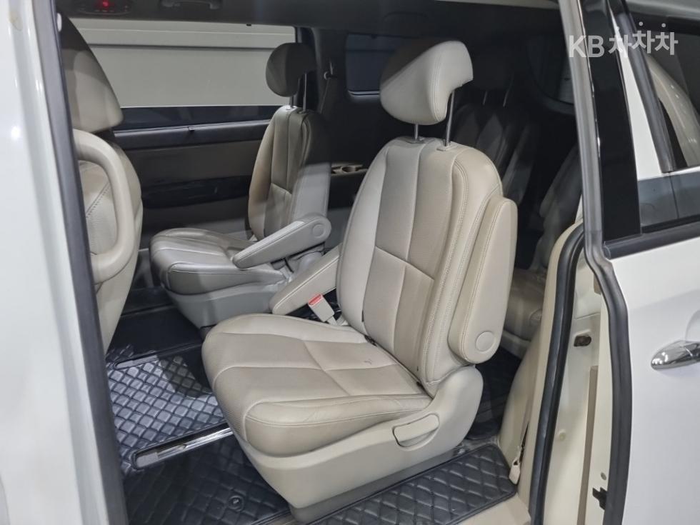 Kia Carnival — miniaturë 17