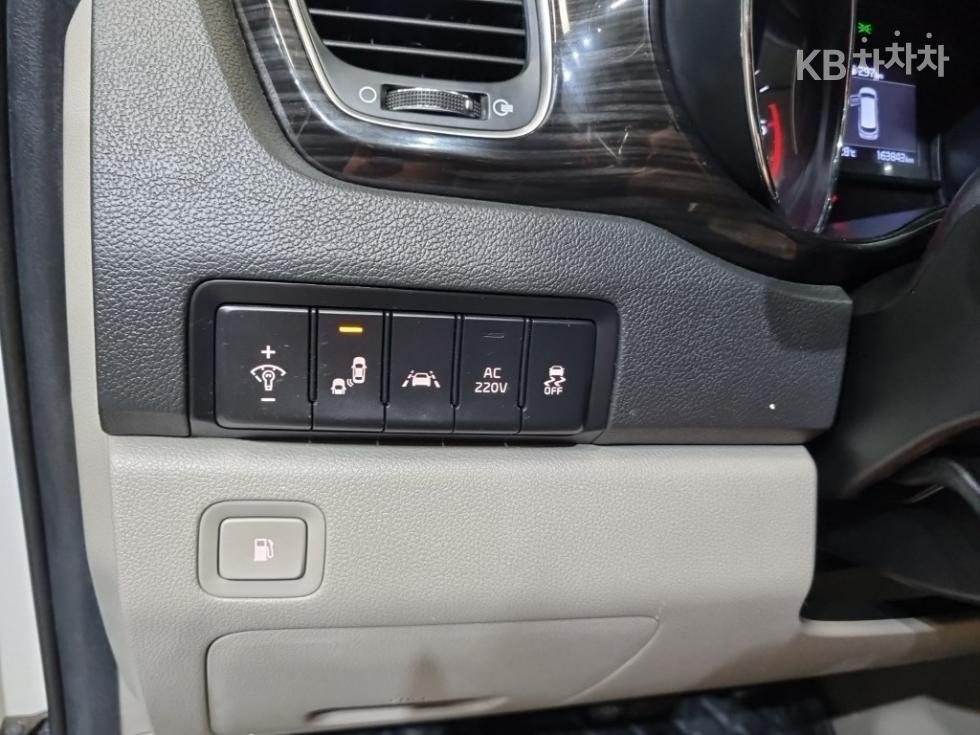 Kia Carnival — miniaturë 19