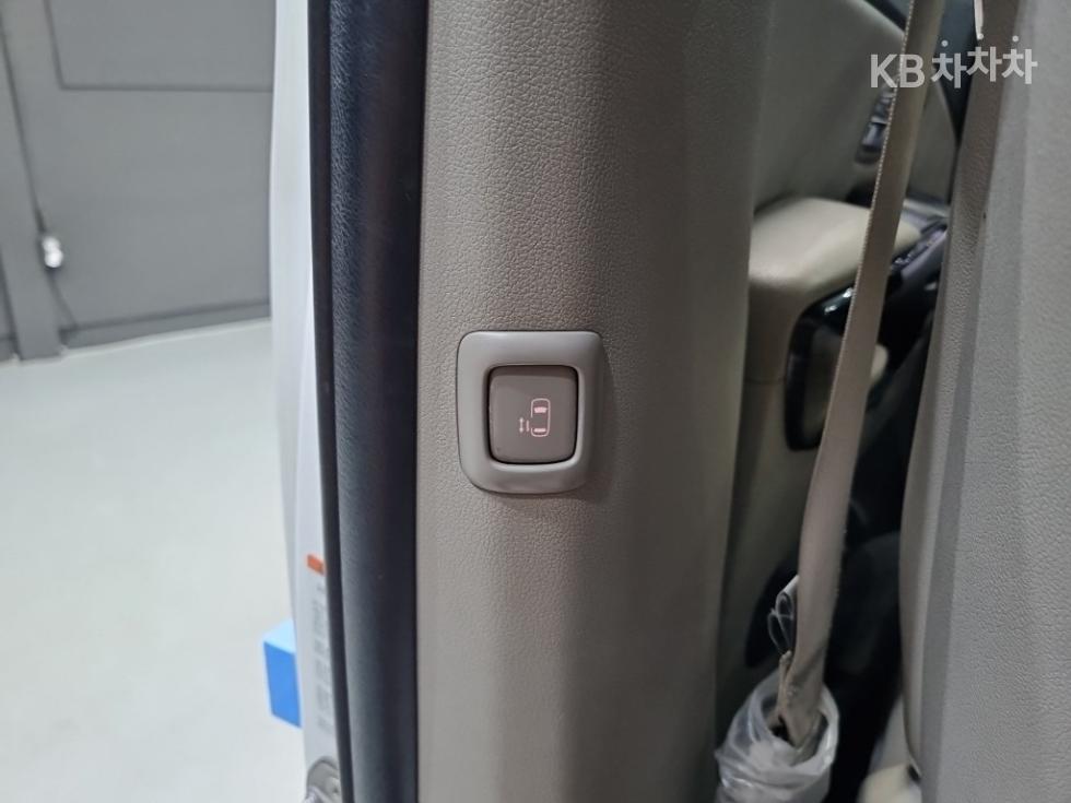 Kia Carnival — miniaturë 24