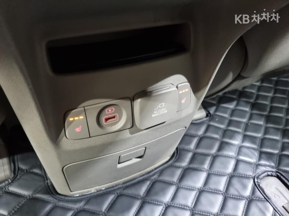 Kia Carnival — miniaturë 25