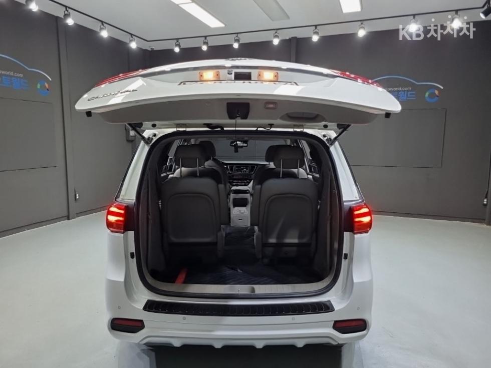 Kia Carnival — miniaturë 27