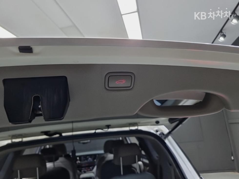 Kia Carnival — miniaturë 28
