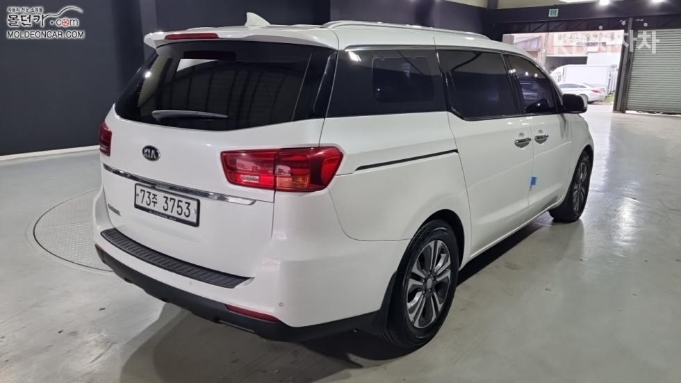 Kia Carnival — miniaturë 2