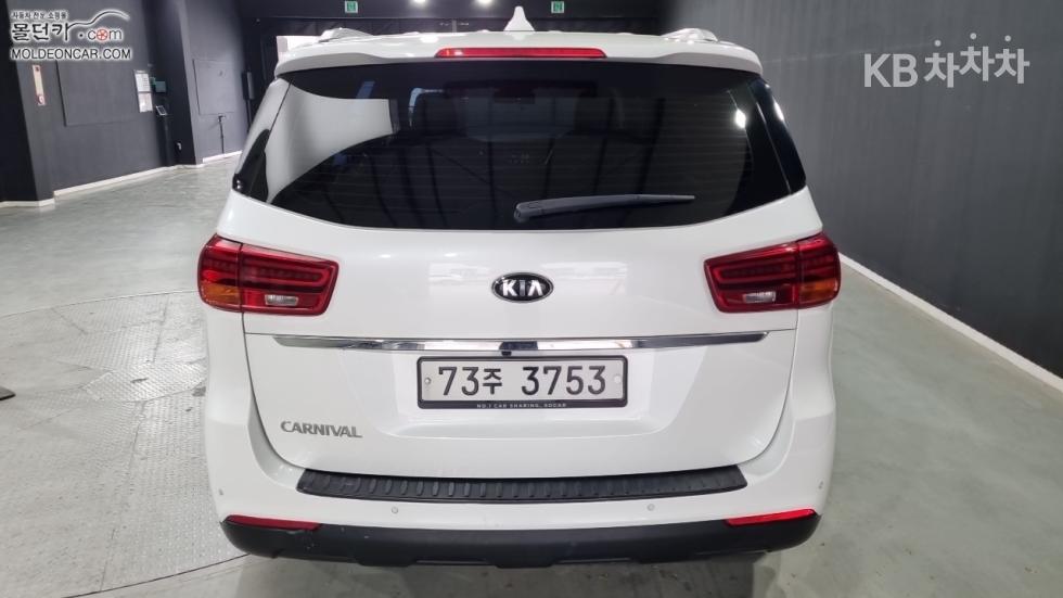 Kia Carnival — miniaturë 4