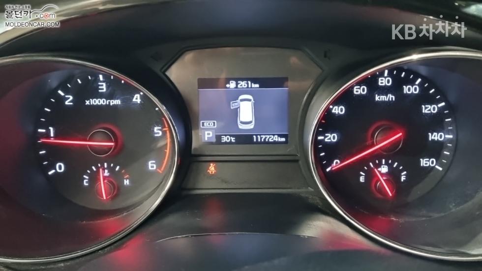 Kia Carnival — miniaturë 5