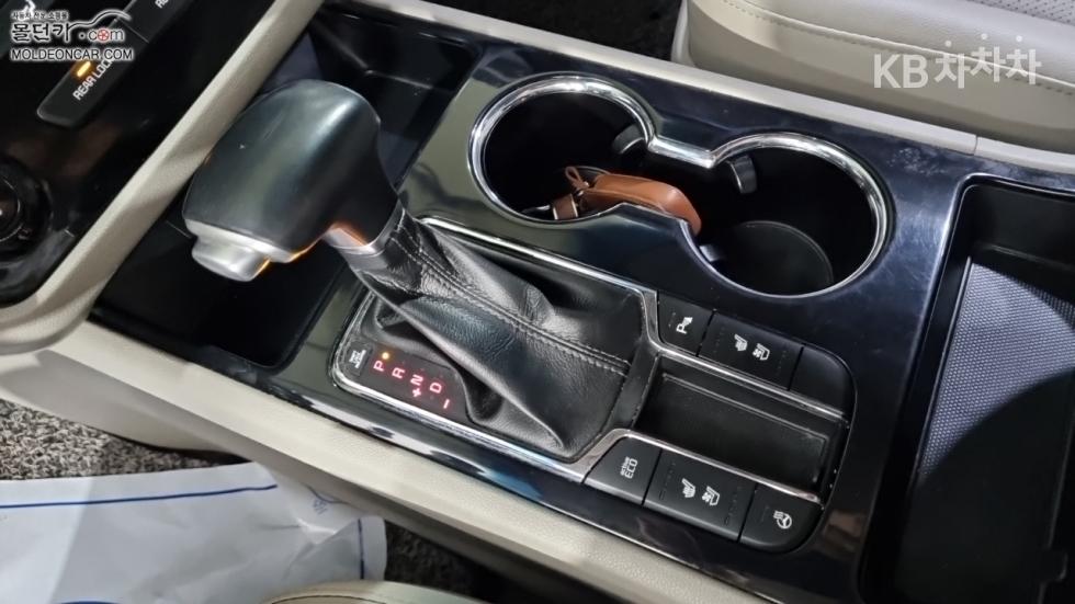 Kia Carnival — miniaturë 14