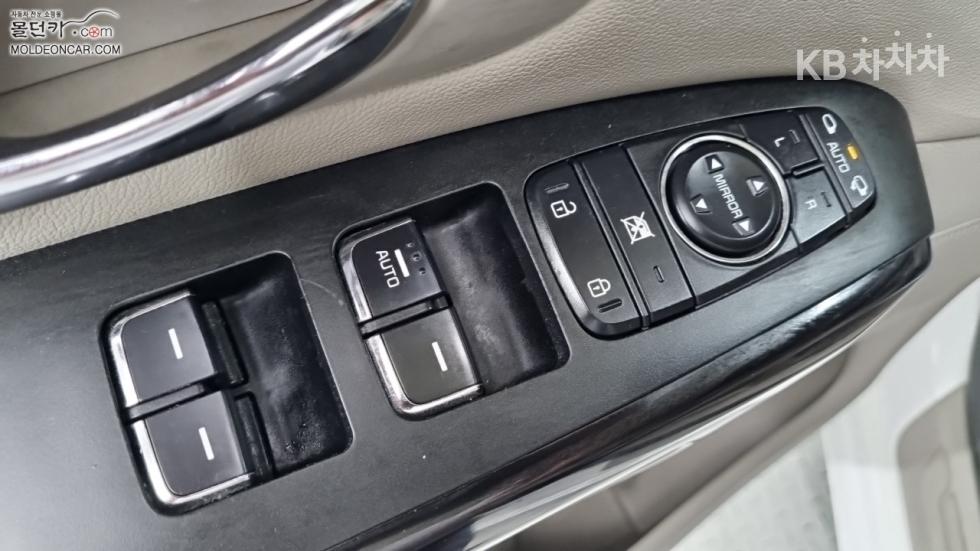 Kia Carnival — miniaturë 17