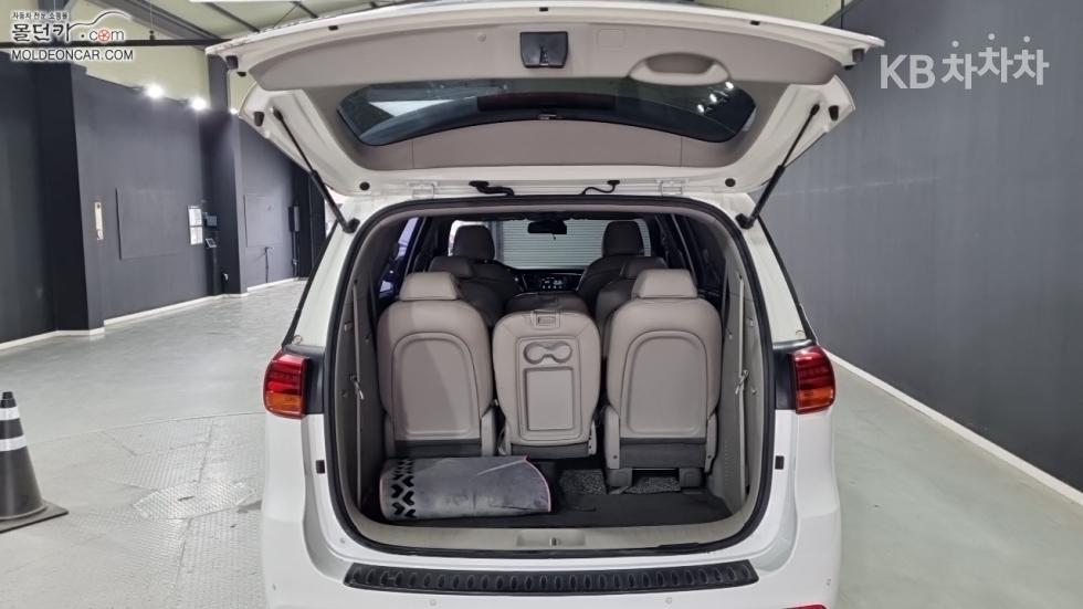 Kia Carnival — miniaturë 18