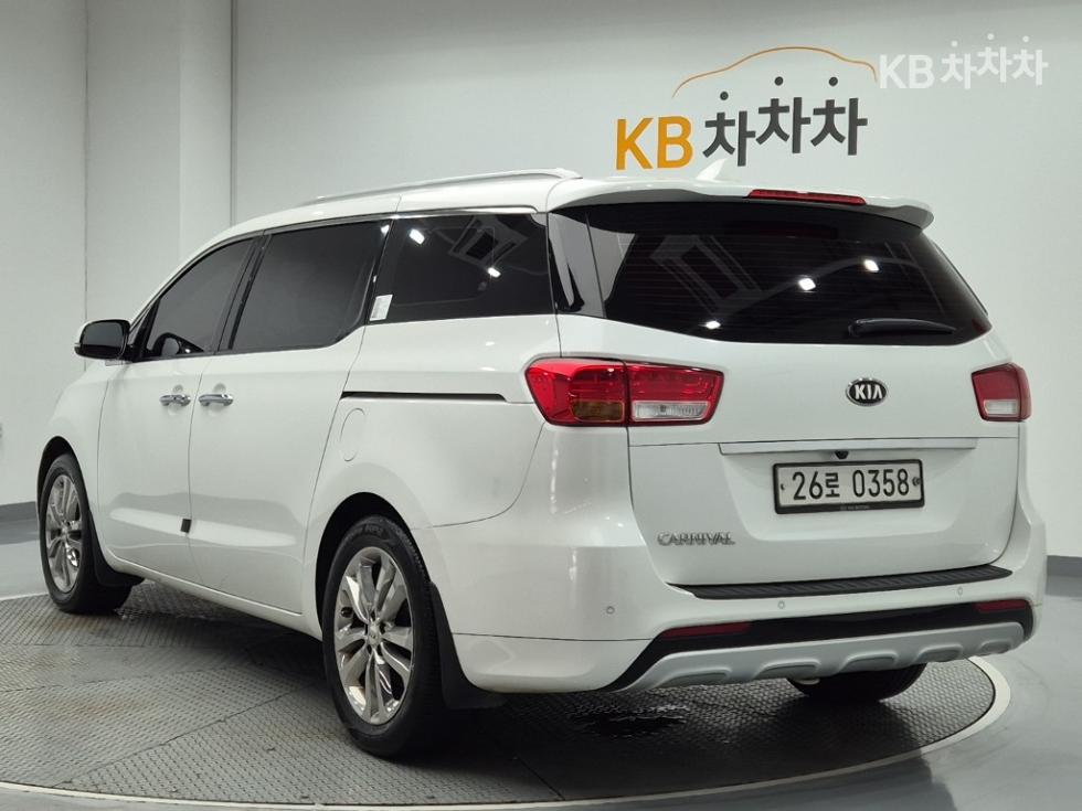 Kia Carnival — miniaturë 2