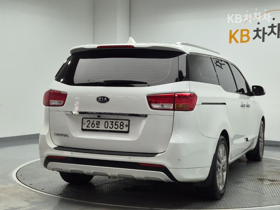 Kia Carnival — miniaturë 3