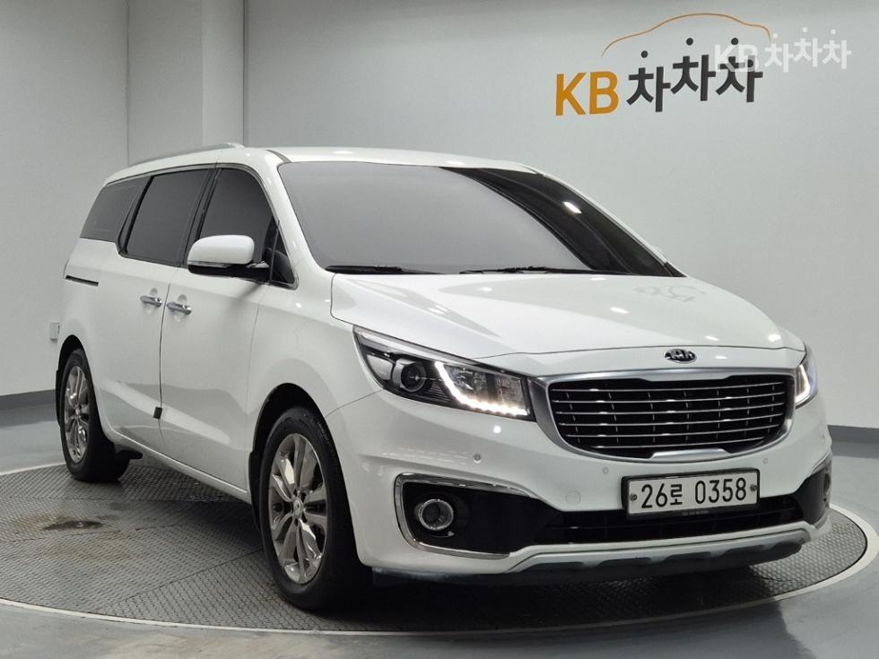 Kia Carnival — miniaturë 4