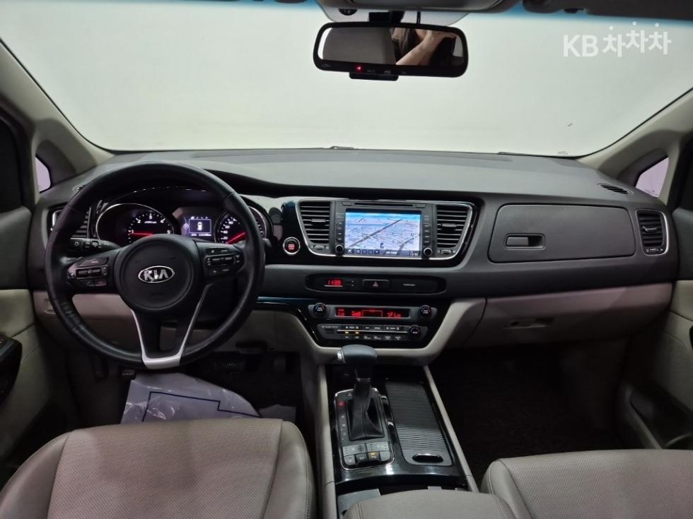 Kia Carnival — miniaturë 6