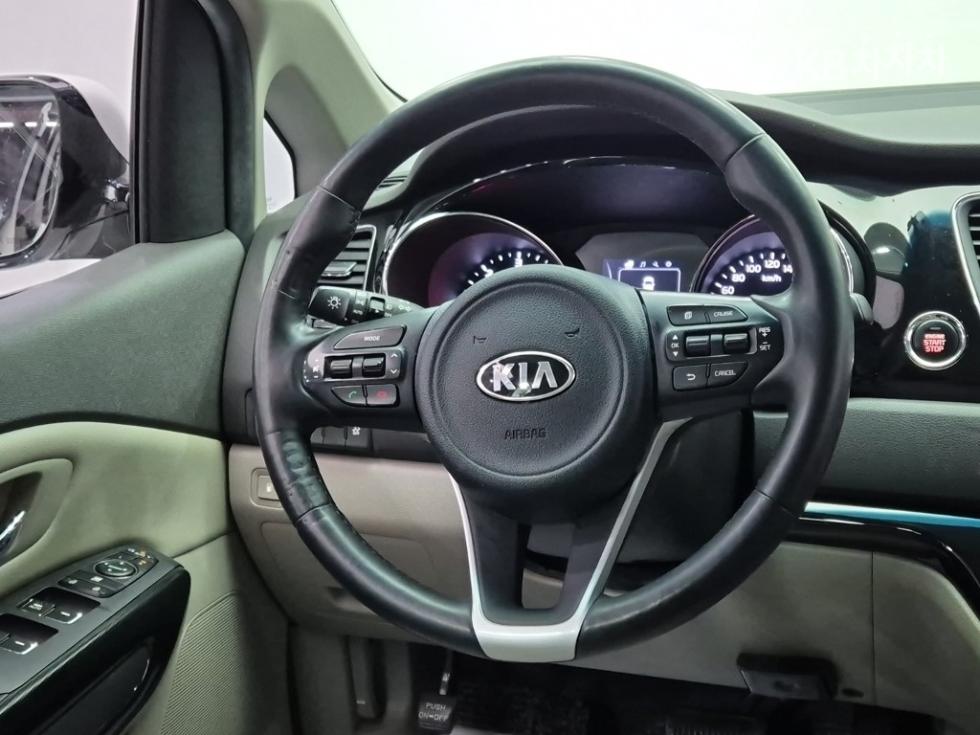 Kia Carnival — miniaturë 8